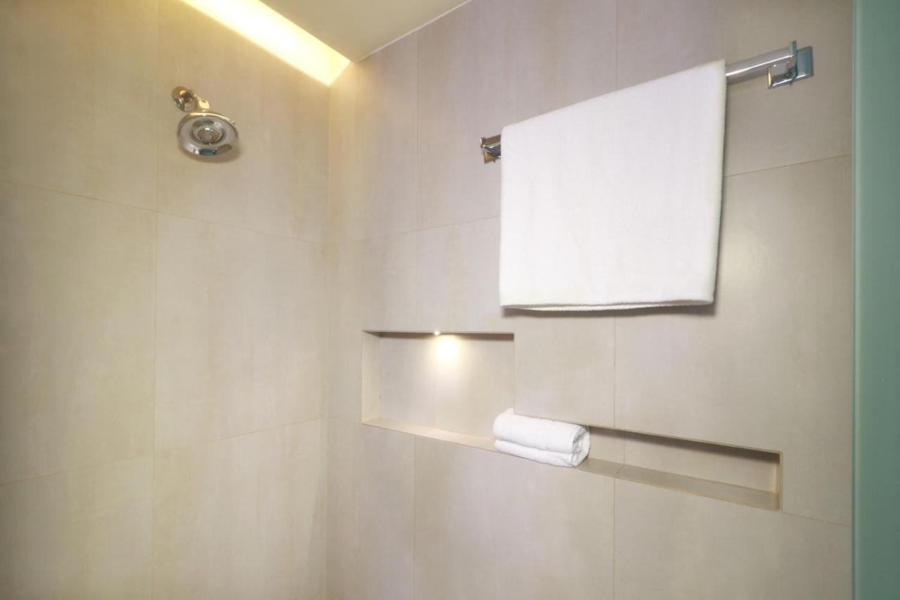 Hotel Express Aeropuerto By Ihg