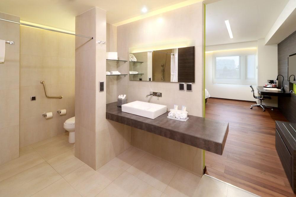 Express Aeropuerto By Ihg Hotel 4*