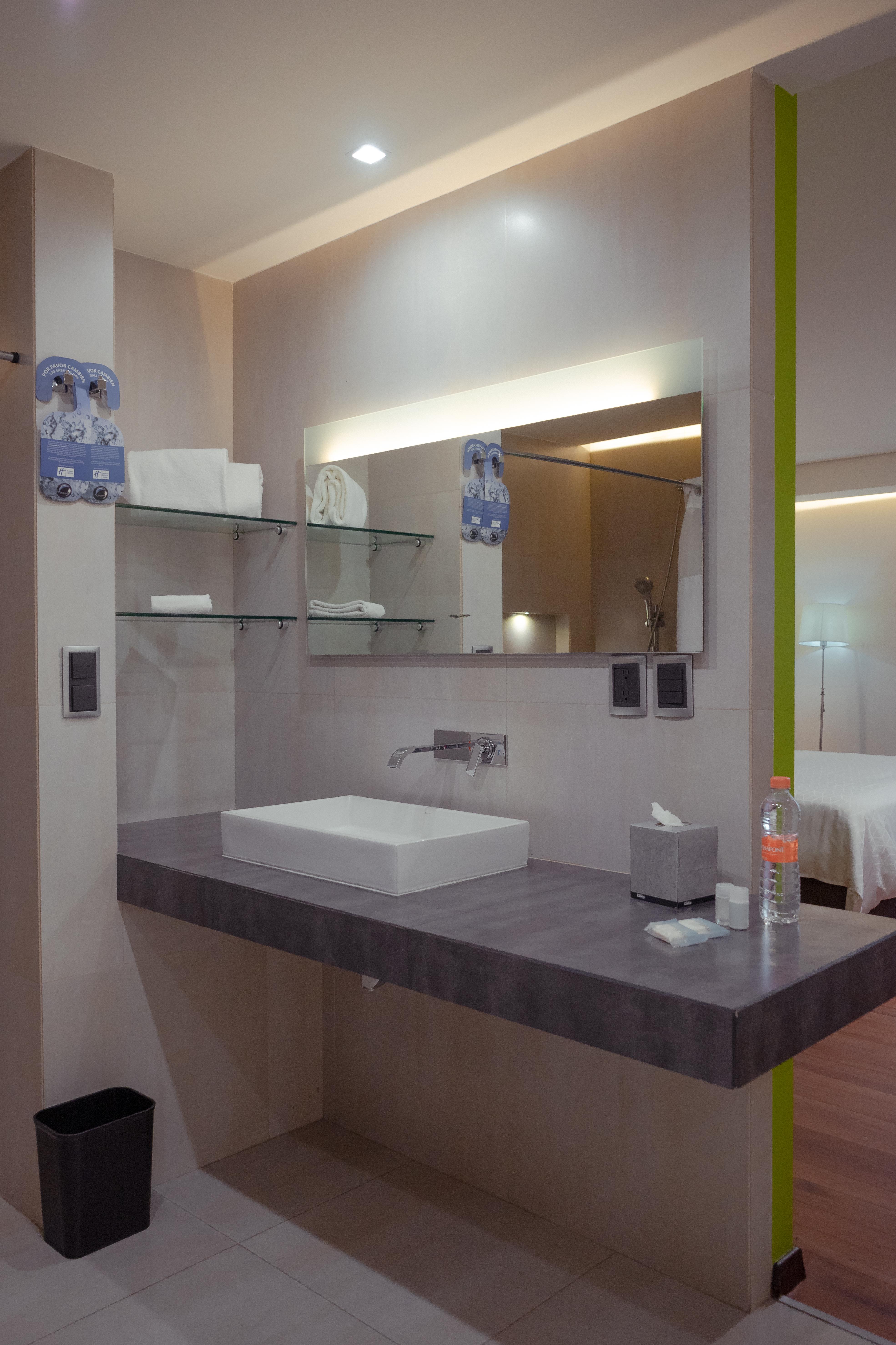 Hotel Express Aeropuerto By Ihg 4*